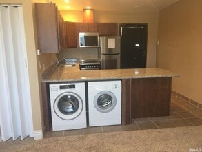 474 Sunshine Ln in Reno, NV - Building Photo - Building Photo