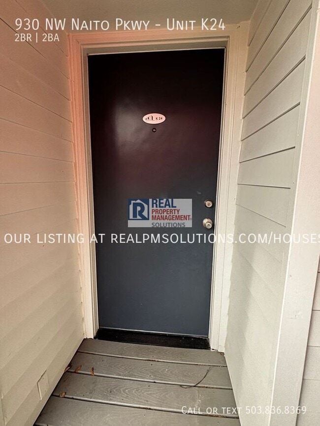 930 NW Naito Pkwy in Portland, OR - Building Photo - Building Photo