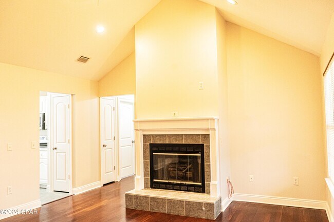 5014 Merritt Brown Way in Panama City, FL - Building Photo - Building Photo