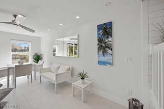 360 Dover Pl in Naples, FL - Building Photo - Building Photo