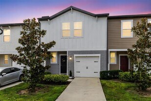 528 Madison Dr in Davenport, FL - Building Photo