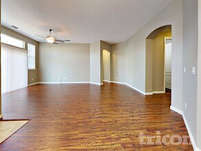 5518 Savage Ave in Riverbank, CA - Foto de edificio - Building Photo