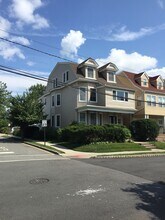 10 Gould Plz, Unit 2ndfloor in Caldwell, NJ - Building Photo - Building Photo