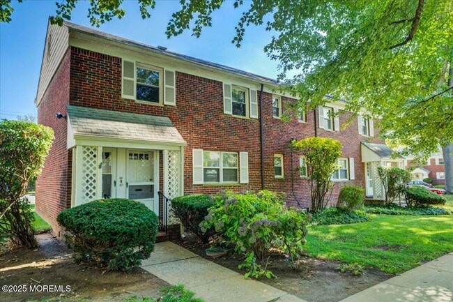 46 Manor Dr in Red Bank, NJ - Building Photo - Building Photo