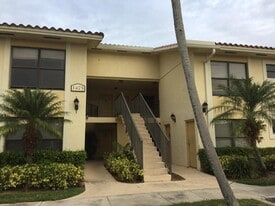 1475 Lake Crystal Dr in West Palm Beach, FL - Building Photo