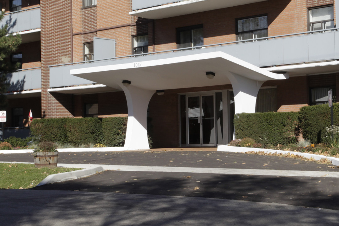 1015 Roosevelt Rd in Mississauga, ON - Building Photo
