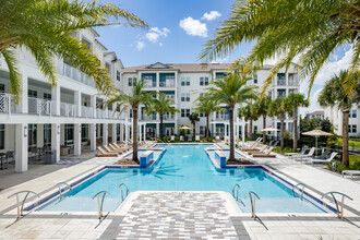 Summer House At Lake Apopka in Apopka, FL - Foto de edificio - Building Photo