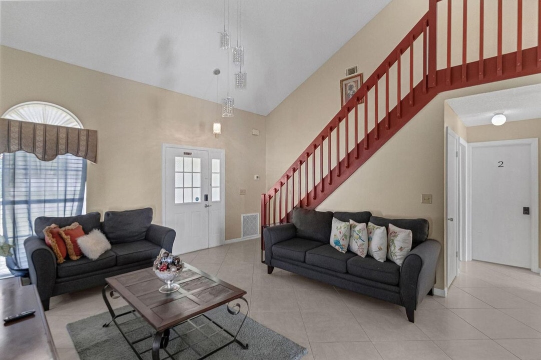 1310 Abberton Dr in Orlando, FL - Building Photo