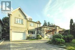 17 Linwood Ave in Toronto, ON - Building Photo - Building Photo