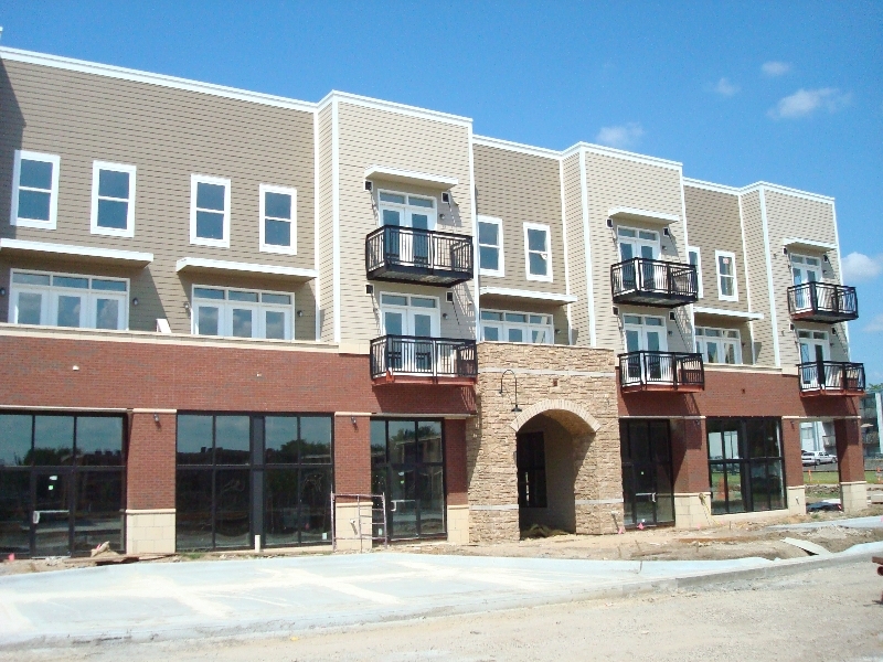 The Lofts at College Hill in Topeka, KS - Building Photo