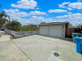 1814 Woodside Rd in Redwood City, CA - Building Photo