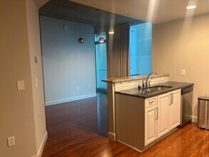 415 Church St, Unit 2407 in Nashville, TN - Foto de edificio - Building Photo