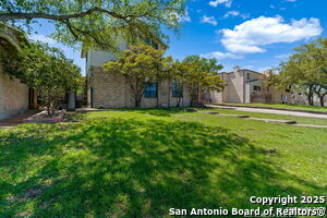 1930 Broken Oak St in San Antonio, TX - Building Photo - Building Photo