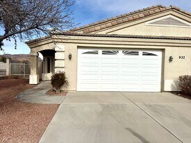 933 Beverly Ave in Kingman, AZ - Building Photo