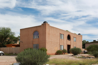 902 N Belvedere Ave in Tucson, AZ - Foto de edificio - Building Photo