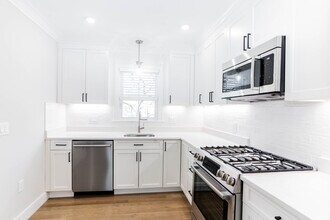14 Atkins St, Unit 2 in Boston, MA - Foto de edificio - Building Photo