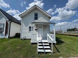 1010 Bates St in Indianapolis, IN - Building Photo