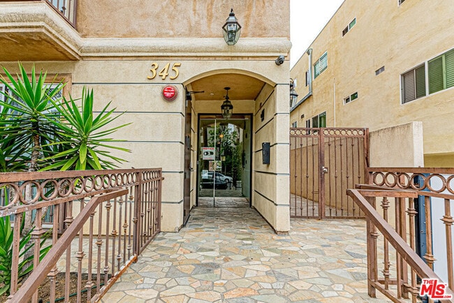 345 S Harvard Blvd in Los Angeles, CA - Building Photo - Building Photo