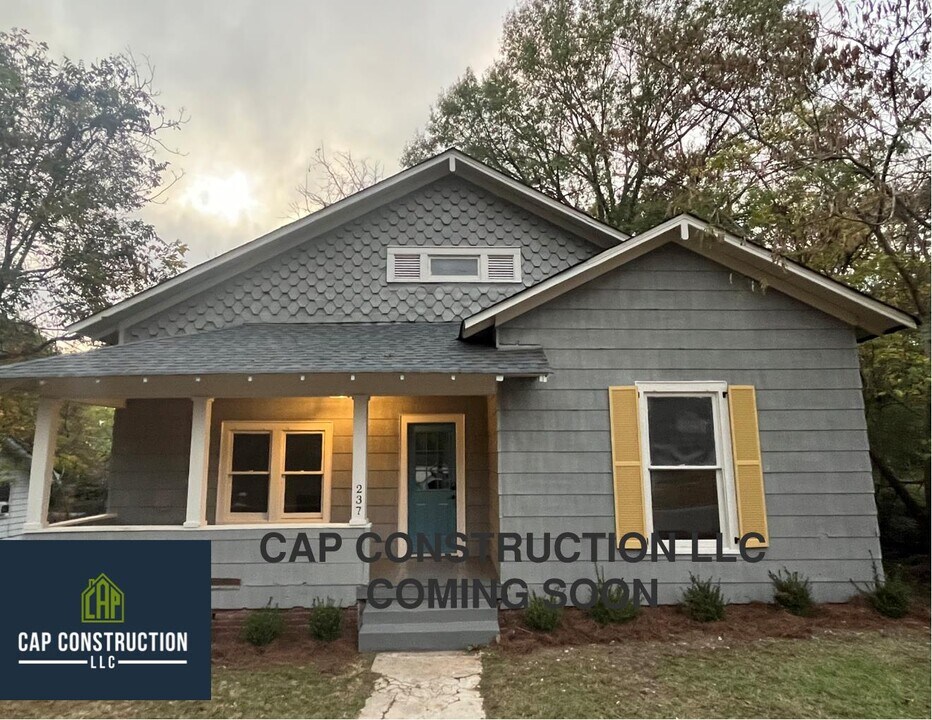 237 Cedar St in Jackson, TN - Building Photo