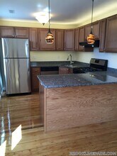 5 Smythe St, Unit 2 in Brookline, MA - Foto de edificio - Building Photo