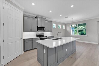 319 Tamarindo Ln in Naples, FL - Building Photo - Building Photo