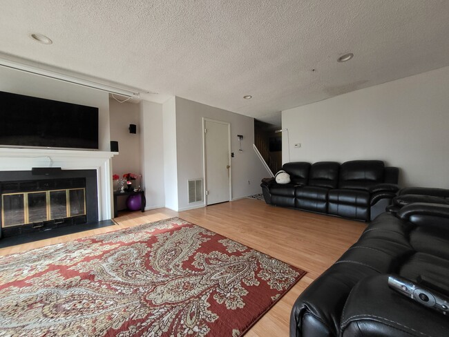 176 Thoreau Dr in Plainsboro, NJ - Building Photo - Building Photo