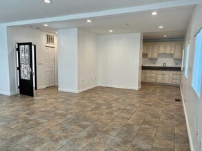 1109 S La Peer Dr-Unit -1109 Downstairs in Los Angeles, CA - Building Photo - Building Photo