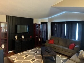 9318-9130 AvenueUpper in Grande Prairie, AB - Building Photo - Building Photo