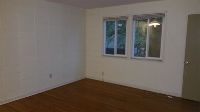 7638 Dale Ave-Unit -7638A in Richmond Heights, MO - Foto de edificio - Building Photo