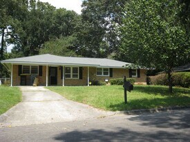 5 Vineyard Dr in Savannah, GA - Building Photo