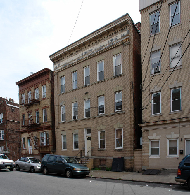 294 Van Buren St in Newark, NJ - Building Photo - Building Photo