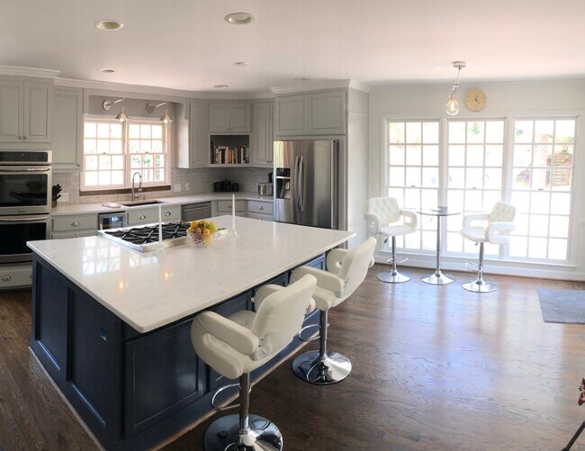 property at 315 Dartmoor Cir