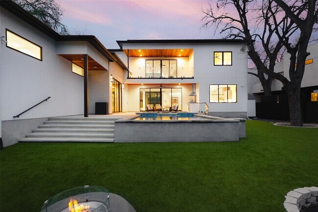 property at 1118 Mariposa Dr