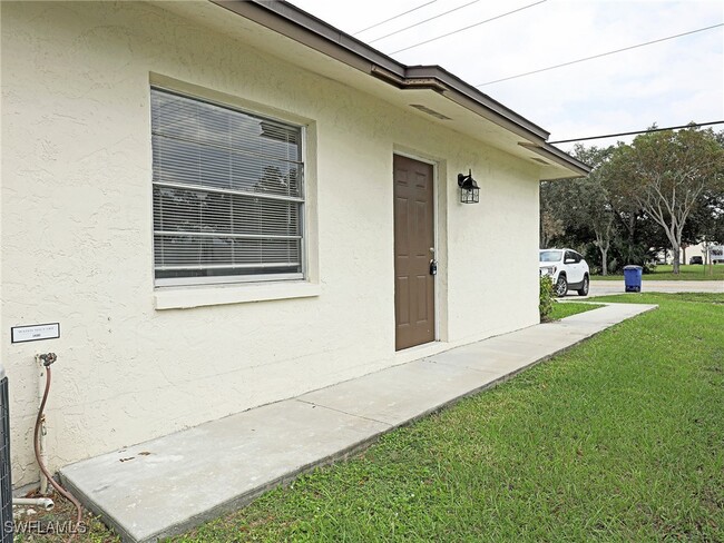 14183 Old Olga Rd in Ft. Myers, FL - Building Photo - Building Photo