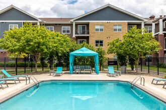 Sierra Pointe Apartments in West Des Moines, IA - Building Photo - Building Photo