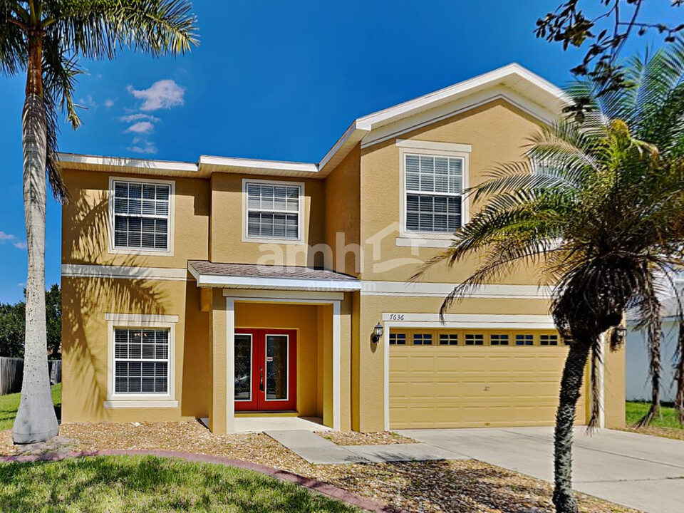 7636 Dragon Fly Loop in Gibsonton, FL - Building Photo