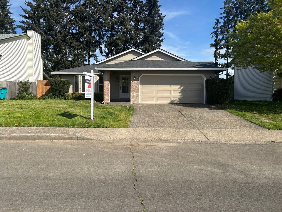 13318 NE 83rd St in Vancouver, WA - Building Photo