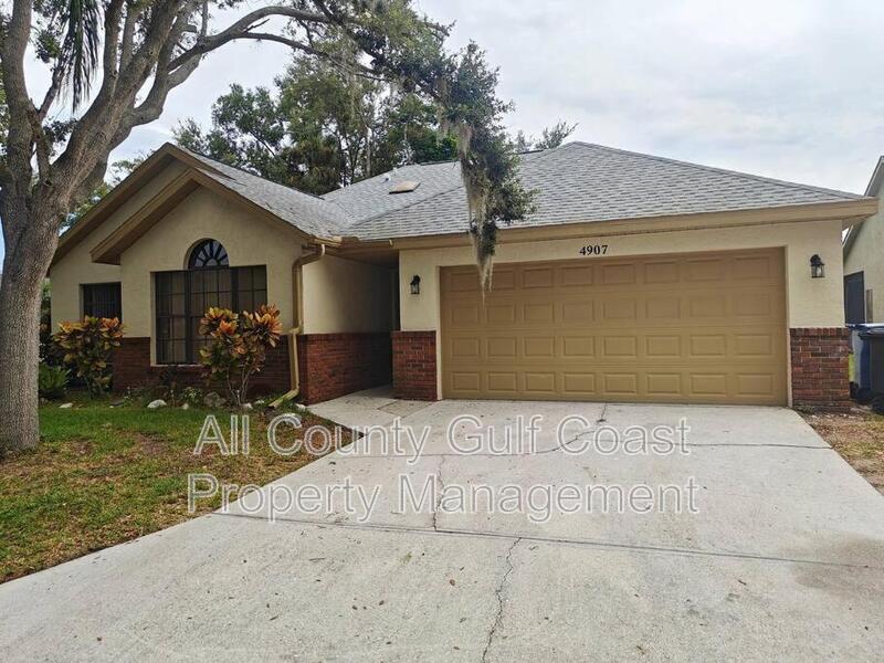 4907 82nd Pl E in Sarasota, FL - Foto de edificio