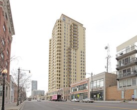 Marquee Tower in Chicago, IL - Foto de edificio - Building Photo