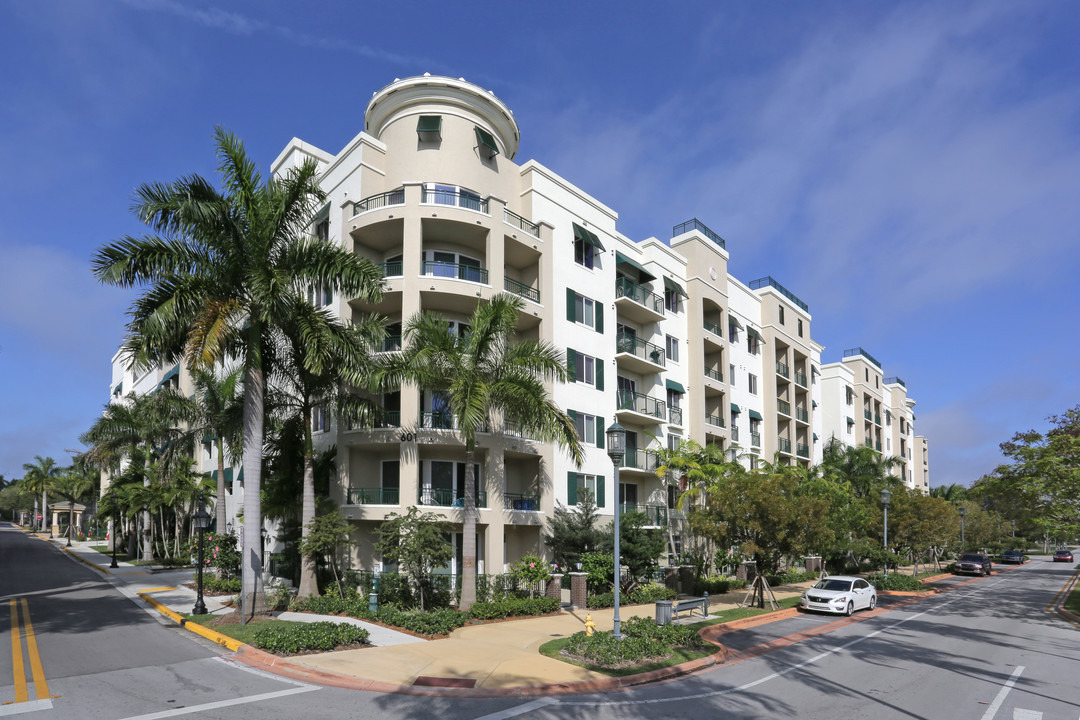 The Manor in Plantation in Plantation, FL - Building Photo