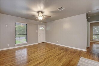 3306 Hemlock Ave in Austin, TX - Building Photo - Building Photo