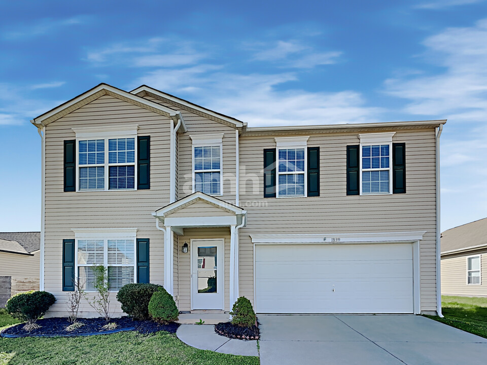 1839 Rustic Barn Dr in Huntersville, NC - Foto de edificio