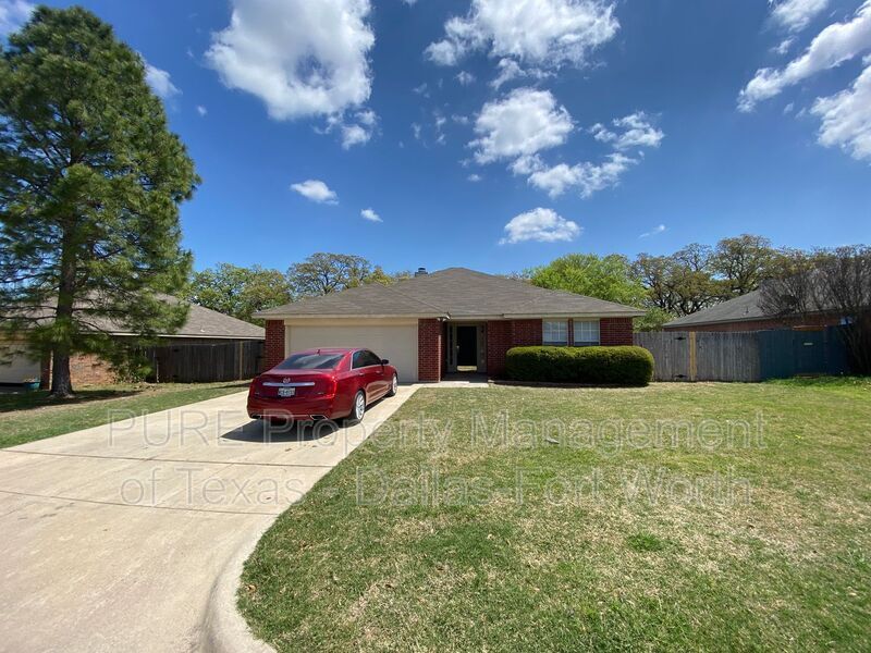 768 Hunter Ct in Azle, TX - Building Photo