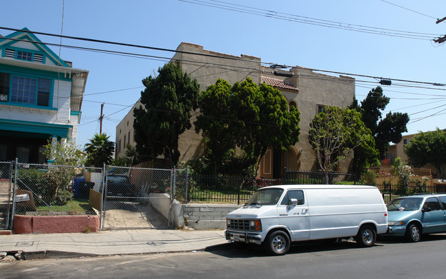 2723 San Marino St in Los Angeles, CA - Building Photo - Building Photo