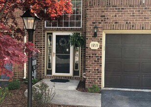 1211 Lindsay Ln in Hagerstown, MD - Building Photo - Building Photo