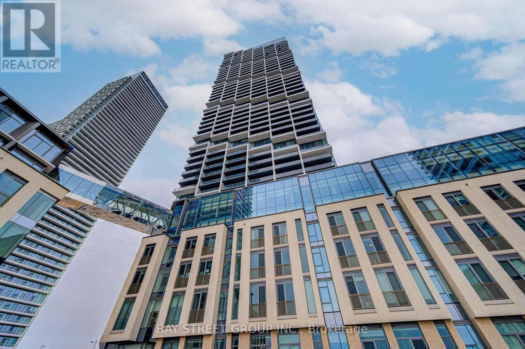 1000-1000 Portage Pkwy in Brampton, ON - Building Photo