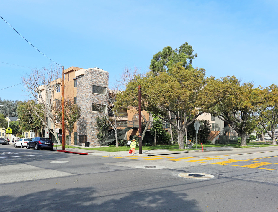 Lacy Manor in Santa Ana, CA - Building Photo