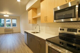 6015 S Virginia Ave in Portland, OR - Building Photo - Building Photo