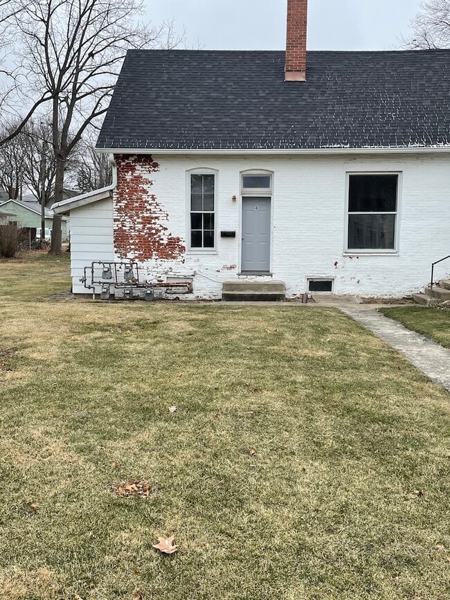 property at 418 W Washington St