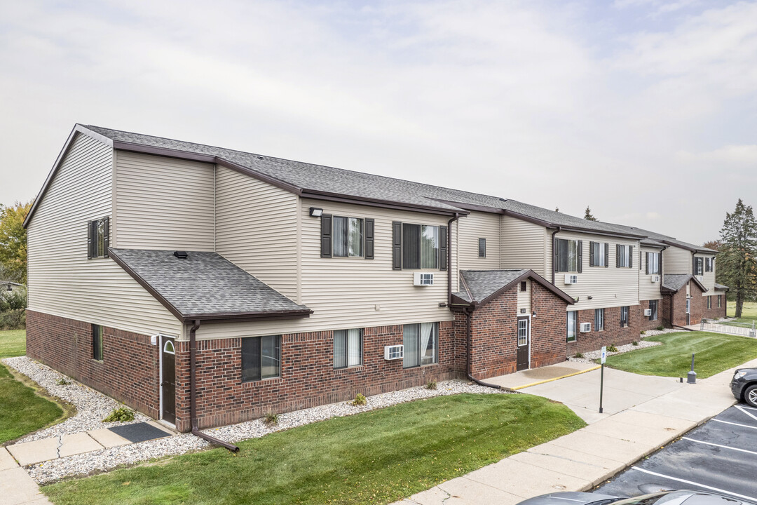 Oakridge Apartments in Marshfield, WI - Building Photo